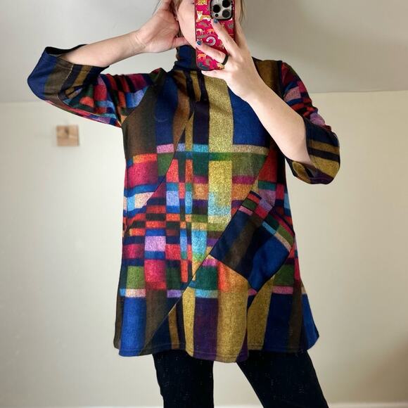 DAMEE Color Block Asymmetrical Mock Neck Graphic Tunic 3/4 Sleeve - Picture 2 of 8